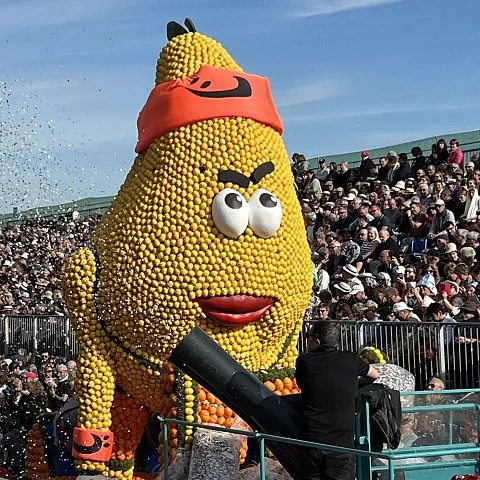 Corso des fruits d'or - 90ème édition © Office de Tourisme Menton Riviera Merveilles