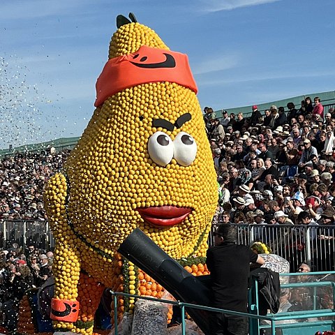 Corso des fruits d'or - 90ème édition © Office de Tourisme Menton Riviera Merveilles
